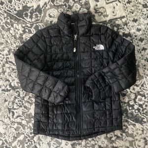 North face girls jacket - black thermoball size 6